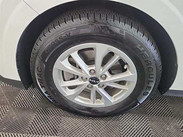 Photo of 2022 Snow White Pearl Kia Carnival