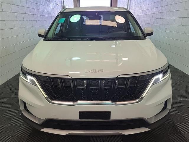 Photo of 2022 Snow White Pearl Kia Carnival