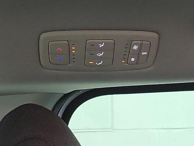 Photo of 2022 Snow White Pearl Kia Carnival