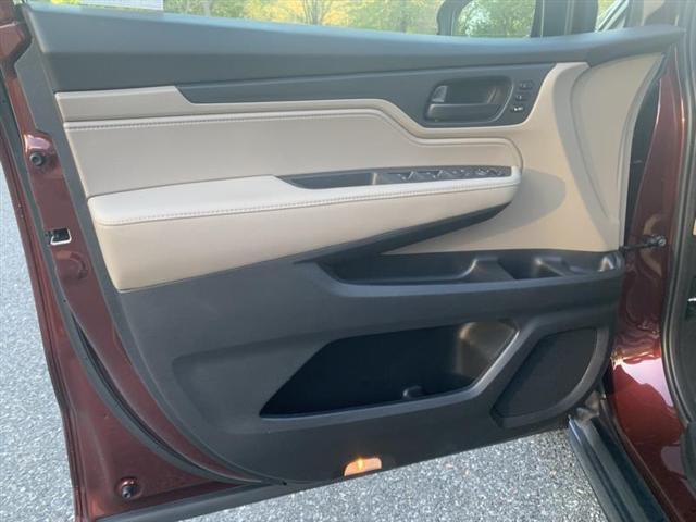Photo of 2020 Burgundy Honda Odyssey