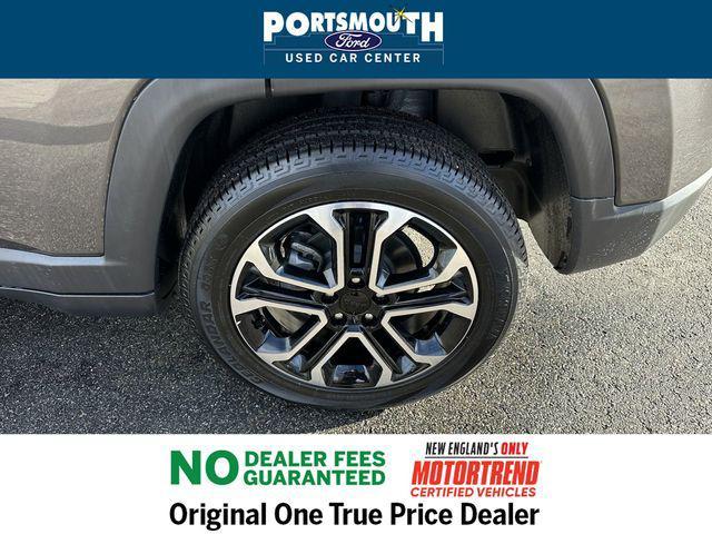 Photo of 2023 Granite Crystal Metallic Clearcoat Jeep Compass