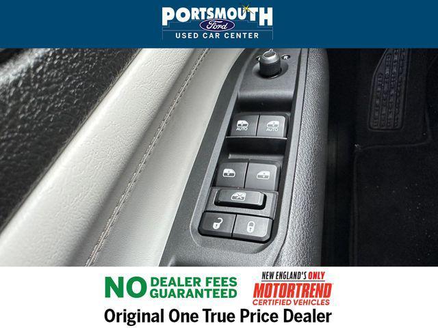 Photo of 2023 Granite Crystal Metallic Clearcoat Jeep Compass