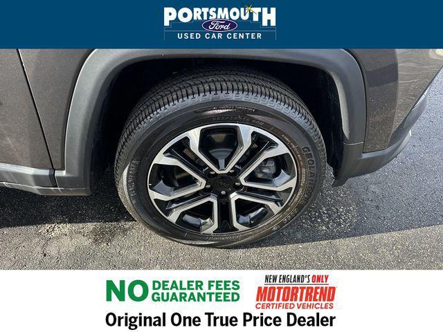 Photo of 2023 Granite Crystal Metallic Clearcoat Jeep Compass