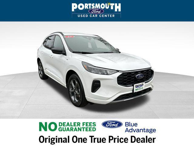 Photo of 2023 Oxford White Ford Escape