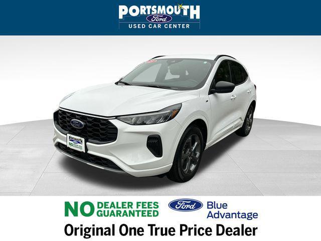 Photo of 2023 Oxford White Ford Escape