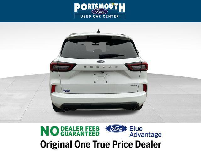 Photo of 2023 Oxford White Ford Escape