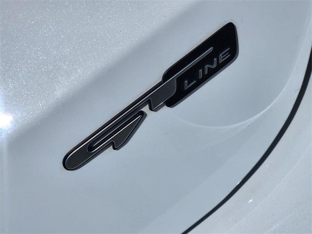 Photo of 2022 Glacial White Pearl Kia K5