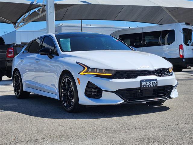 Photo of 2022 Glacial White Pearl Kia K5
