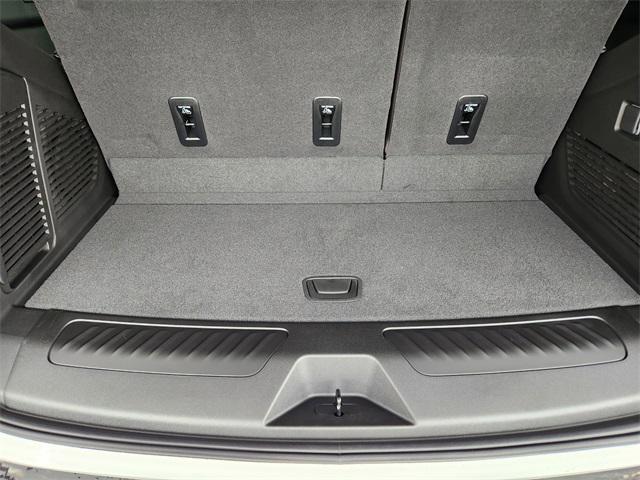 Photo of 2025 Summit White Chevrolet Tahoe