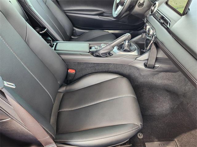 Photo of 2024 Snowflake White Pearl Mica Mazda MX-5 Miata