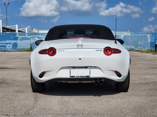 Photo of 2024 Snowflake White Pearl Mica Mazda MX-5 Miata