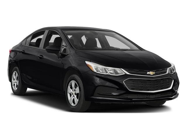 Photo of 2017 Silver Ice Metallic Chevrolet Cruze