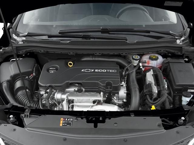 Photo of 2017 Silver Ice Metallic Chevrolet Cruze