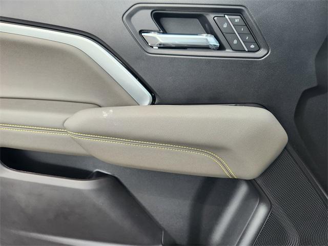Photo of 2026 Summit White Chevrolet Colorado