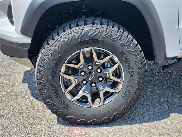 Photo of 2026 Summit White Chevrolet Colorado