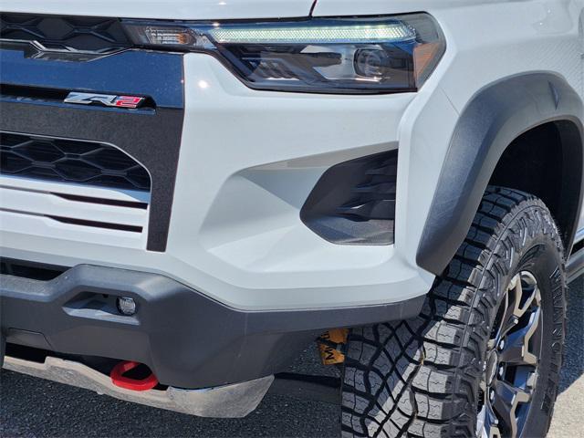 Photo of 2026 Summit White Chevrolet Colorado