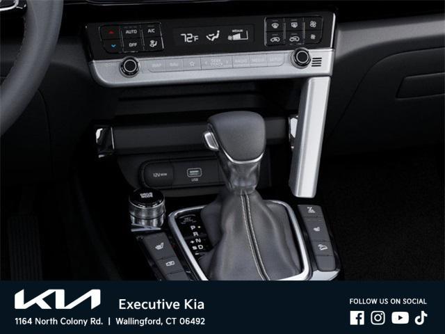 Photo of 2025 Clear White/Black Roof Kia Seltos