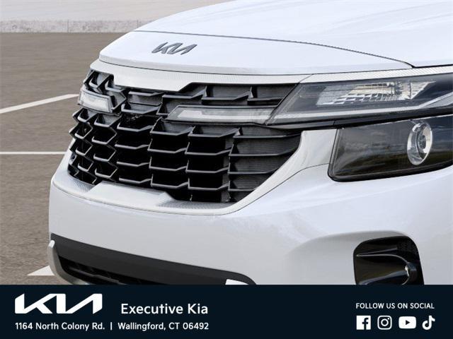 Photo of 2025 Clear White/Black Roof Kia Seltos