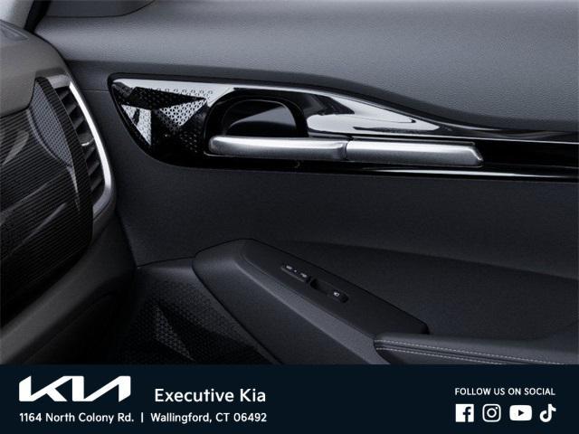 Photo of 2025 Clear White/Black Roof Kia Seltos