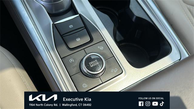Photo of 2021 White Ford Explorer
