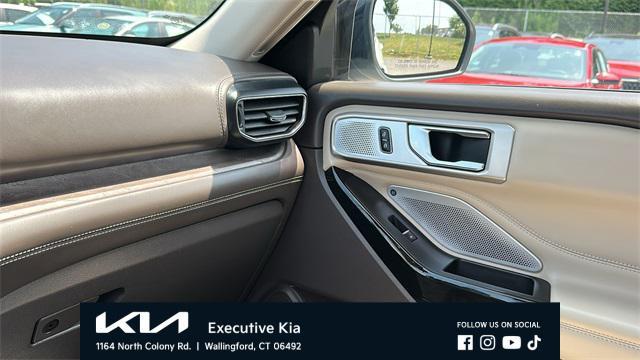 Photo of 2021 White Ford Explorer