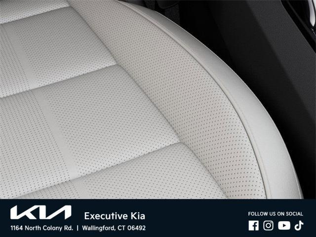 Photo of 2025 Glacial White Pearl Kia Telluride