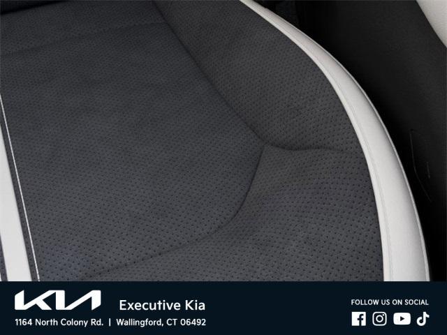 Photo of 2025 Ebony Black Kia EV6