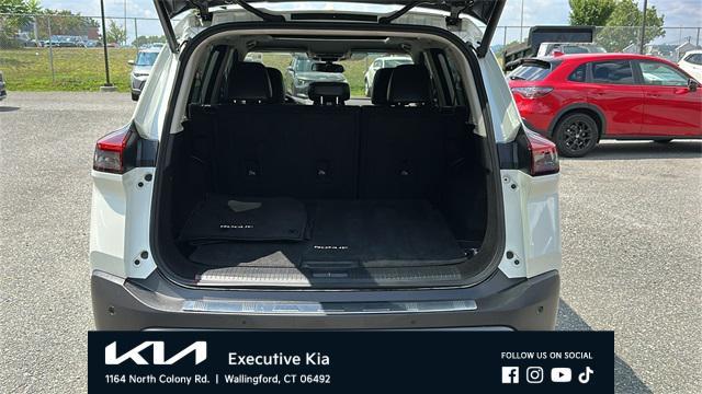 Photo of 2022 Pearl White Tricoat Nissan Rogue