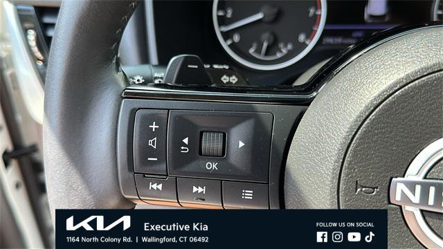 Photo of 2022 Pearl White Tricoat Nissan Rogue