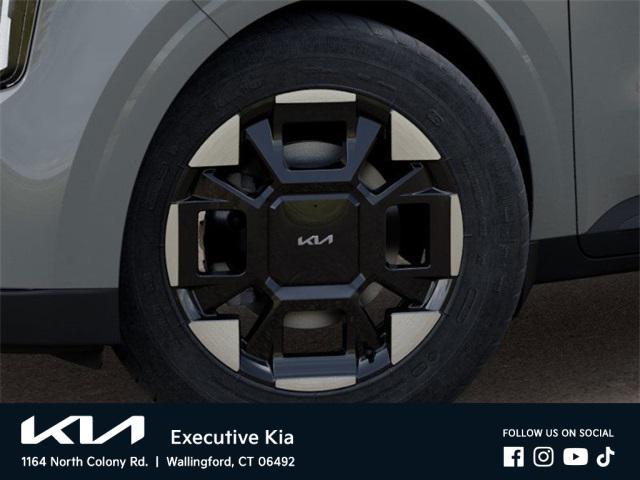 Photo of 2026 Silver Kia Carnival