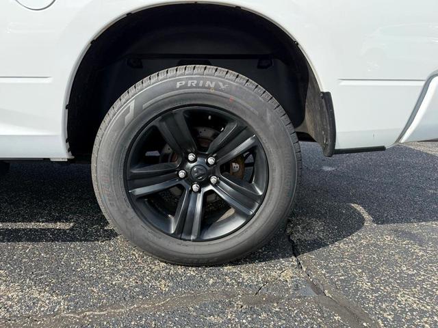 Photo of 2018 Bright White Clearcoat RAM 1500