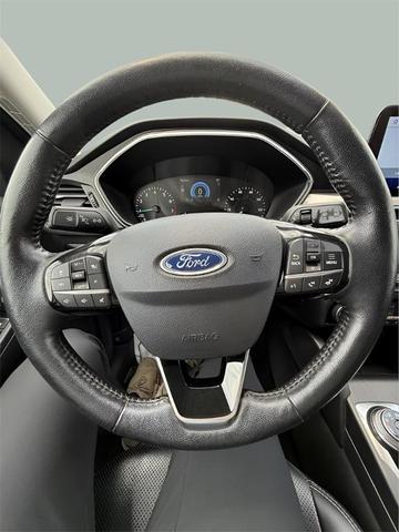 Photo of 2021 Star White Ford Escape