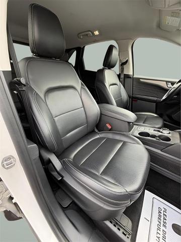Photo of 2021 Star White Ford Escape