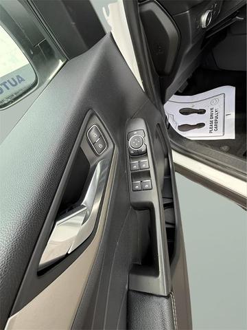 Photo of 2021 Star White Ford Escape