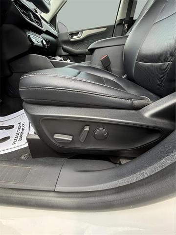 Photo of 2021 Star White Ford Escape