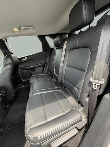 Photo of 2021 Star White Ford Escape