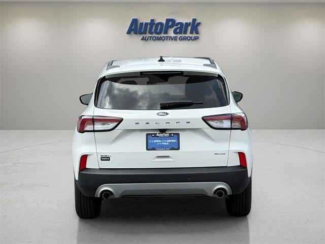 Photo of 2021 Star White Ford Escape