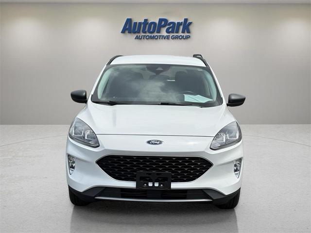 Photo of 2021 Star White Ford Escape