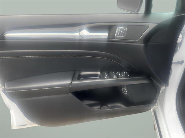 Photo of 2020 Oxford White Ford Fusion Hybrid