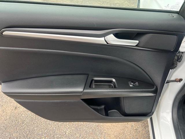 Photo of 2020 Oxford White Ford Fusion Hybrid