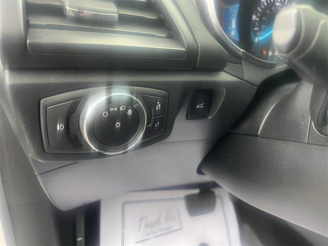 Photo of 2020 Oxford White Ford Fusion Hybrid