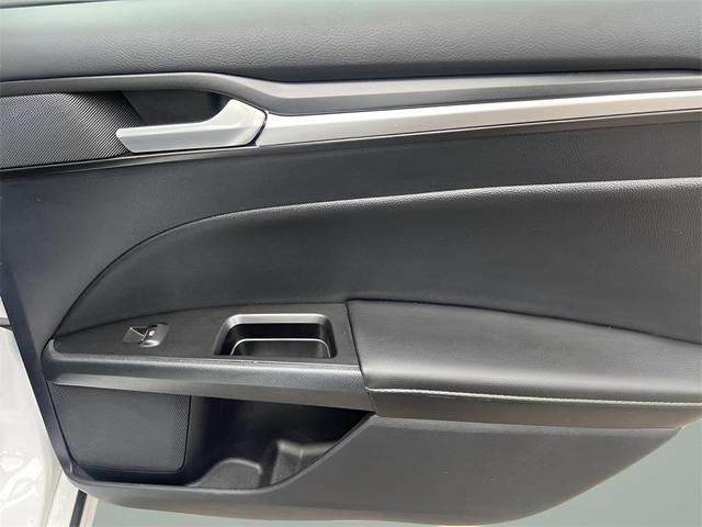Photo of 2020 Oxford White Ford Fusion Hybrid
