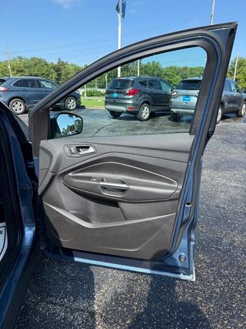 Photo of 2018 Blue Metallic Ford Escape