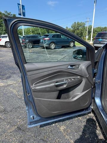 Photo of 2018 Blue Metallic Ford Escape