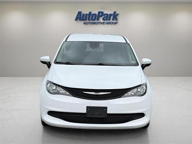 Photo of 2023 Bright White Clearcoat Chrysler Voyager