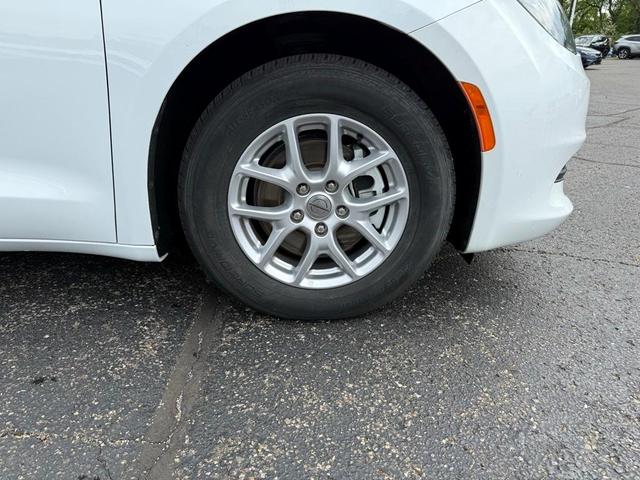 Photo of 2023 Bright White Clearcoat Chrysler Voyager