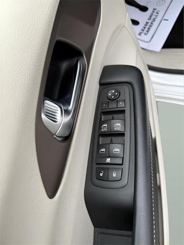Photo of 2023 Bright White Clearcoat Chrysler Voyager