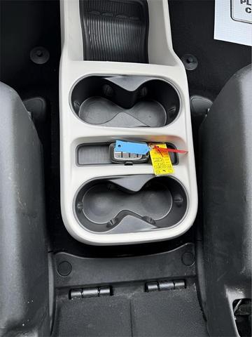 Photo of 2023 Bright White Clearcoat Chrysler Voyager