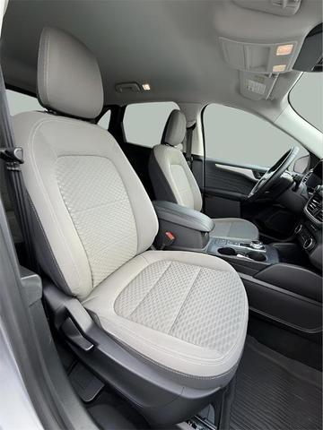 Photo of 2022 Iconic Silver Metallic Ford Escape