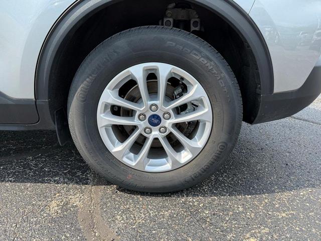Photo of 2022 Iconic Silver Metallic Ford Escape
